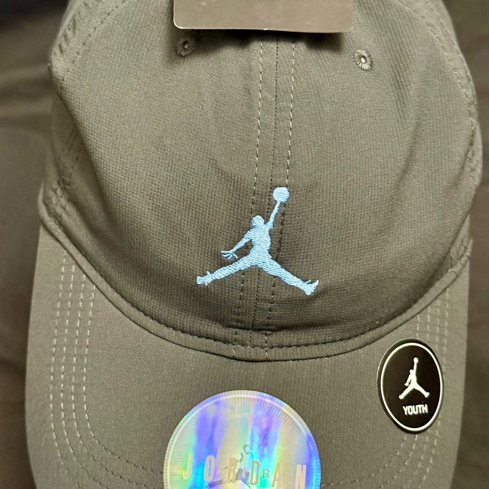 NIKE: JORDAN- Kids Jordan Essentials Jumpman Logo Cap - Big Kid